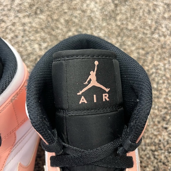 Nike Air Jordan 1 Mid Crimson Tint 554724-133 Mens Size 10 Shoes Sneakers Pink - Picture 2 of 8